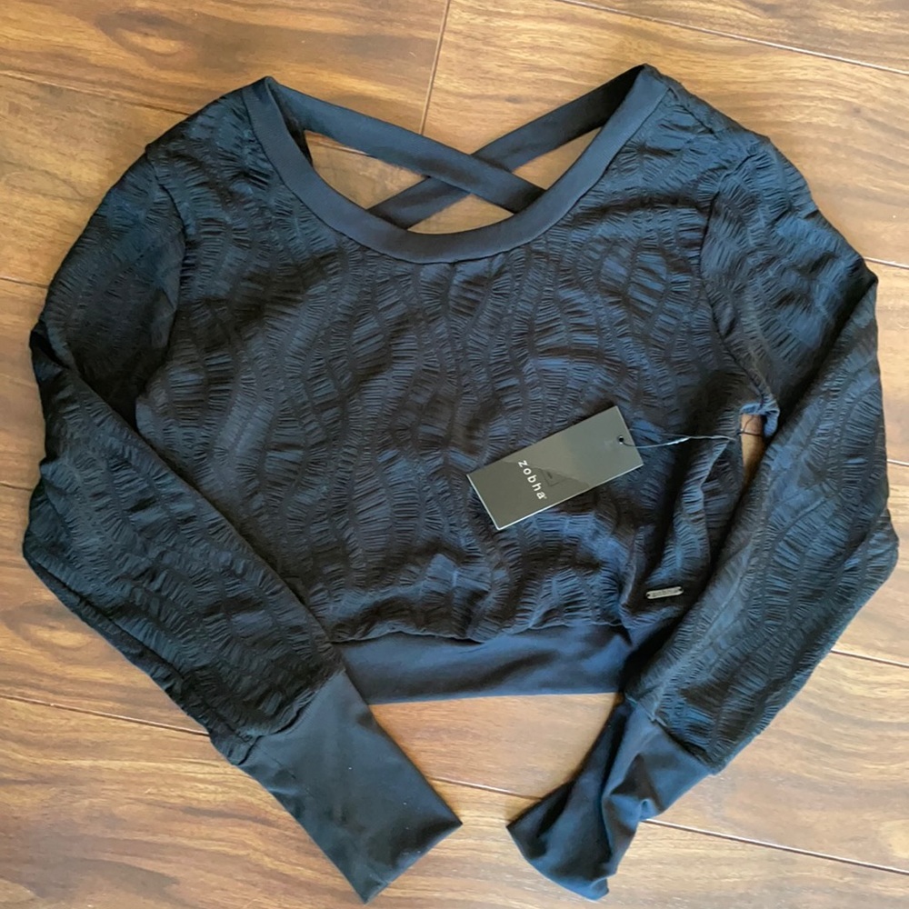 Brand New NWT Zobha Loose black Crop top criss cross back Small